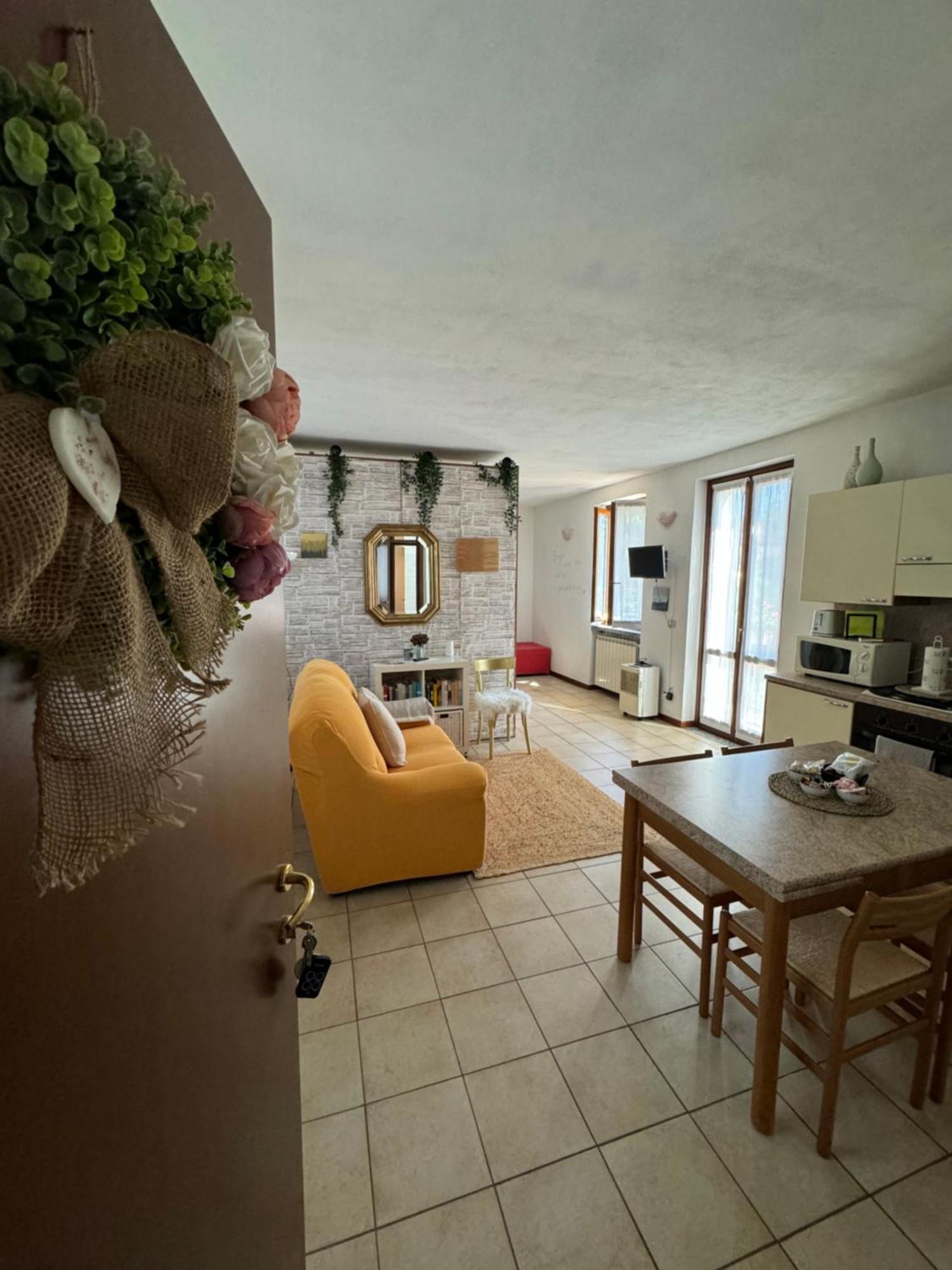 Апартаменти Casa Nonna Elide Besozzo Екстер'єр фото